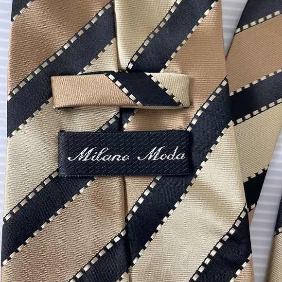 Milano Moda handmade diagonally striped tan and brown tie - Picture 5 of 7